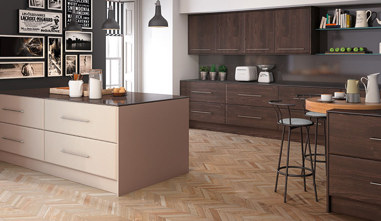 Bella Pisa Burnt Oak & Matt Cashmere Kitchen